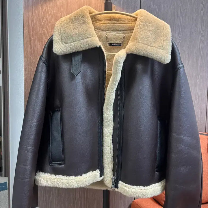 [BUNJANG] Mongdol Fake Fur Mustang Jacket Brown / 몽돌 페이크 퍼 무스탕 자켓 브라운