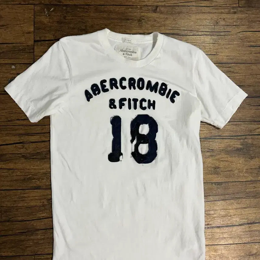 [BUNJANG] Abercrombie &amp; Fitch White T-Shirt with &