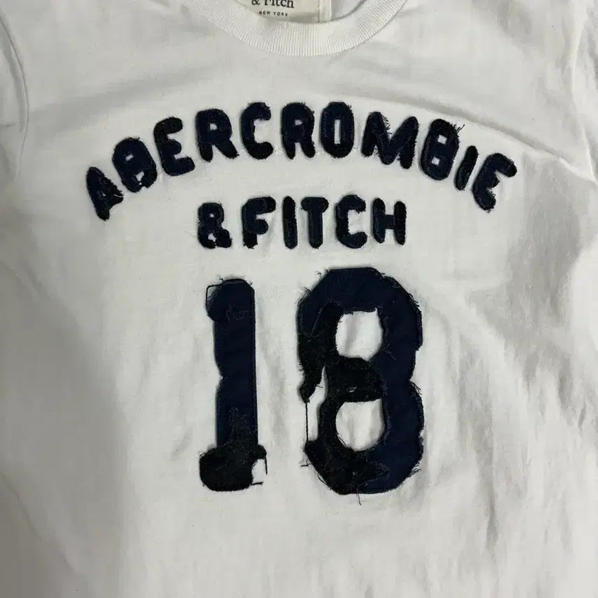 [BUNJANG] Abercrombie &amp; Fitch White T-Shirt with &