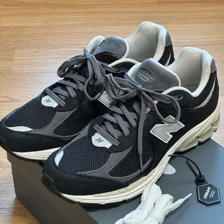 [BUNJANG] New Balance 2002R Black (280mm) / 뉴발란스 2002R 280 블랙
