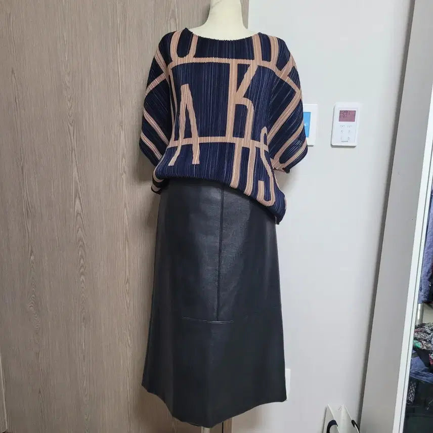 [BUNJANG] Daks Pleats Lettering Batwing Fit Blouse L / 닥스 플리츠 레터링 가오리핏 블라우스  L