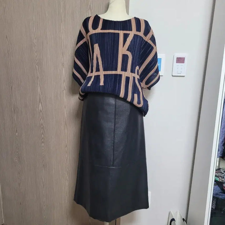 [BUNJANG] Daks Pleats Lettering Batwing Fit Blouse L / 닥스 플리츠 레터링 가오리핏 블라우스  L