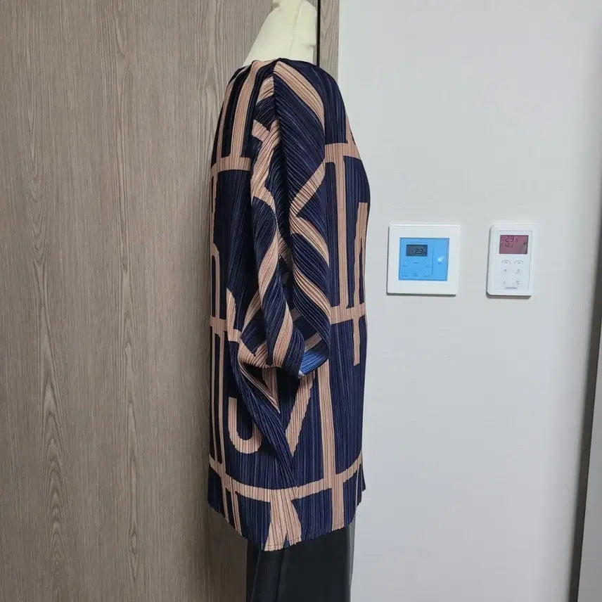 [BUNJANG] Daks Pleats Lettering Batwing Fit Blouse L / 닥스 플리츠 레터링 가오리핏 블라우스  L