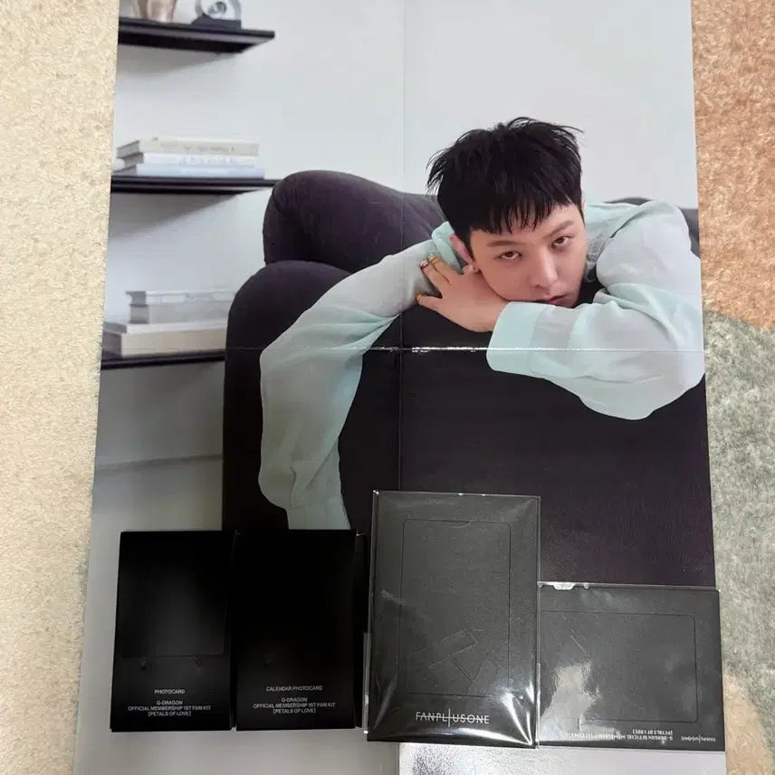 [BUNJANG] G-Dragon 1st Membership Kit Poster, Photocard, Calendar Bundle Set / [지드래곤] 멤버쉽 키트 포스터, 포카, 캘린더 일괄