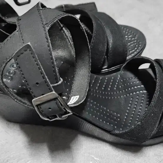 [BUNJANG] Crocs Black Wedge Sandals (W7) / 크록스 블랙 웨지 샌들W7