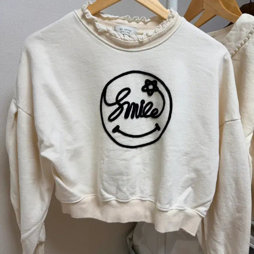 [BUNJANG] Bicini Smiley Sweatshirt / 바이씨니 스마일 맨투맨