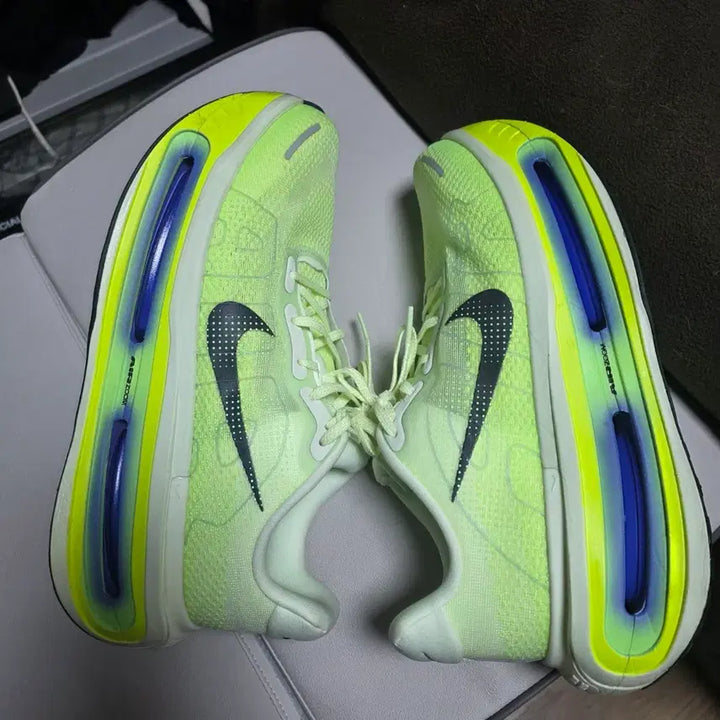 [BUNJANG] Nike Vomero Premium Running Shoes - 270mm / 나이키 보메로 프리미엄 270
