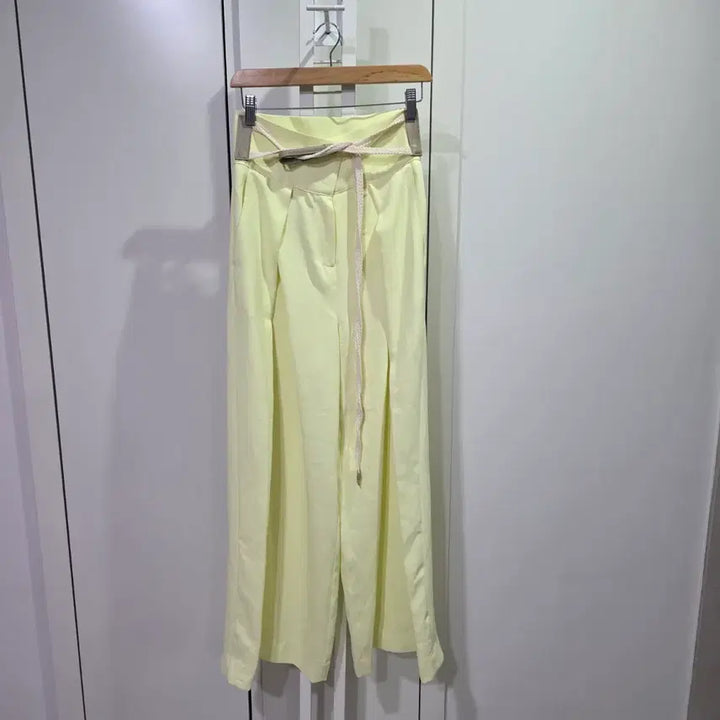 [BUNJANG] G.GARDEN Lemon Yellow Wide Belted Slacks / G.GARDEN 레몬색 와이드 벨트 슬랙스
