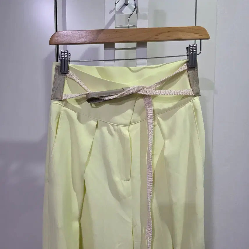 [BUNJANG] G.GARDEN Lemon Yellow Wide Belted Slacks / G.GARDEN 레몬색 와이드 벨트 슬랙스