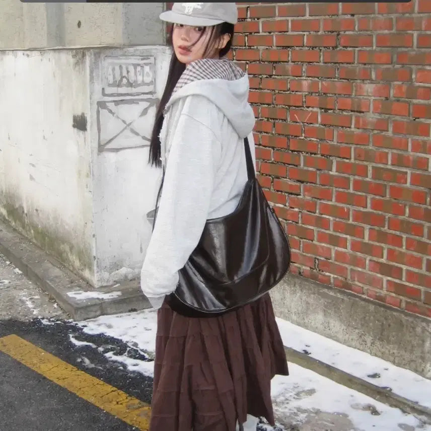 [BUNJANG] Leatherry X Anedin Hobo Crossbody Bag Khaki Brown / [레더리X아네딘] 레더 호보 크로스백 카키 브라운