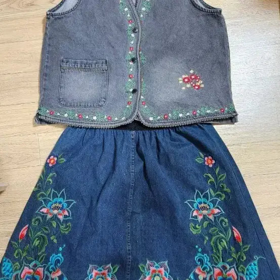 [BUNJANG] Denim Embroidered Vest and Skirt Set / 데님 꽃자수 베스트 스커트 세트  66