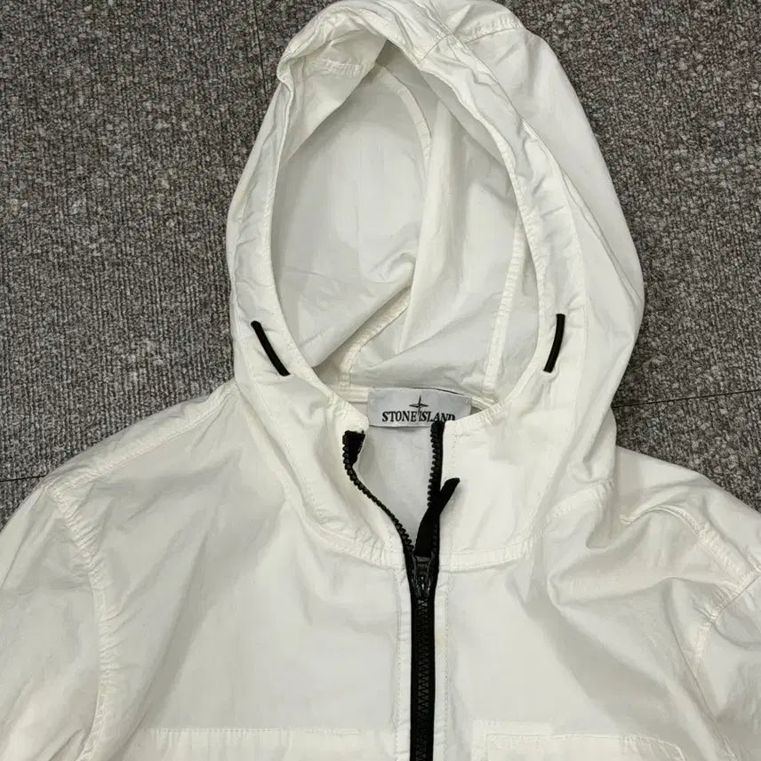 [BUNJANG] Stone Island White Hooded Windbreaker / 스톤아일랜드 화이트 후드 바람막이 (이탈리아구매)