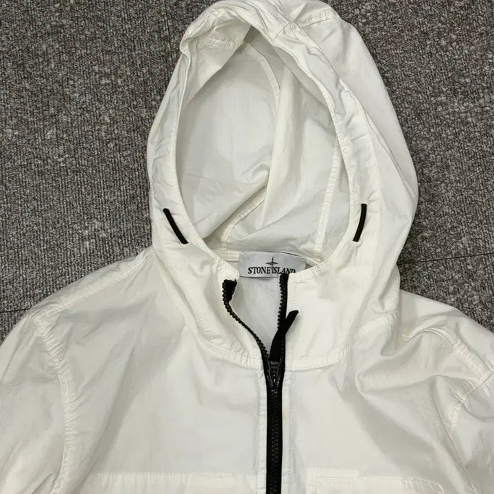 [BUNJANG] Stone Island White Hooded Windbreaker / 스톤아일랜드 화이트 후드 바람막이 (이탈리아구매)