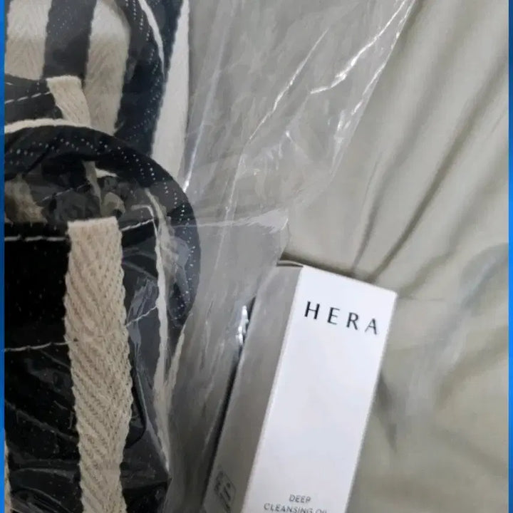 [BUNJANG] Hera Tinted Stick Canvas Bag Shoulder Bag &amp; Deep Cleansing Oil 50ml / 헤라 틴티드 스틱 캔버스백 (헤라 솔더백 가방) 딥 클렌징 오일 50ml