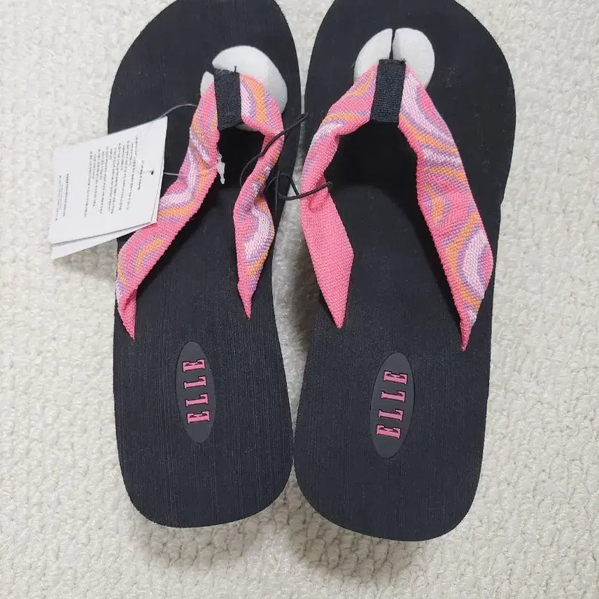 [BUNJANG] ELLE Black Flip-Flop Sandals with Pink Strap Detail / ELLE 엘르 블랙 쪼리 여성 샌들.새상품