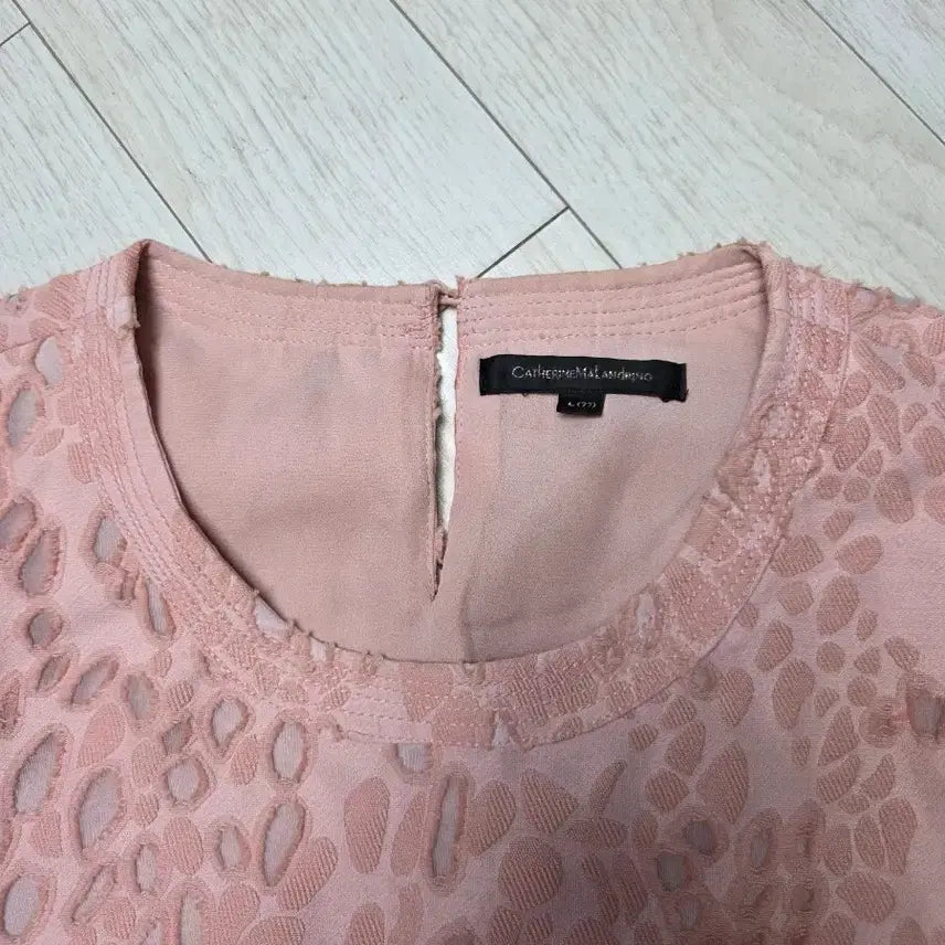 [BUNJANG] Catherine Malandrino Punching Lace Short Sleeve Blouse / 캐서린 말란드리노 펀칭 레이스 핑크 반팔 블라우스