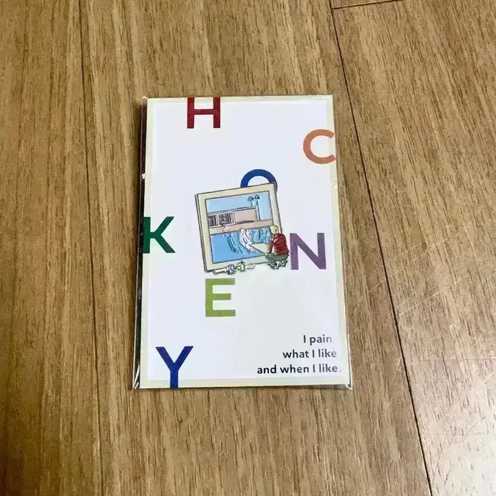 [BUNJANG] David Hockney "The Raver" (1966) Art Package: Badge and A3 Poster / 영화 호크니 뱃지 딴짓 패키지 A3 포스터 2019 데이비드 호크니