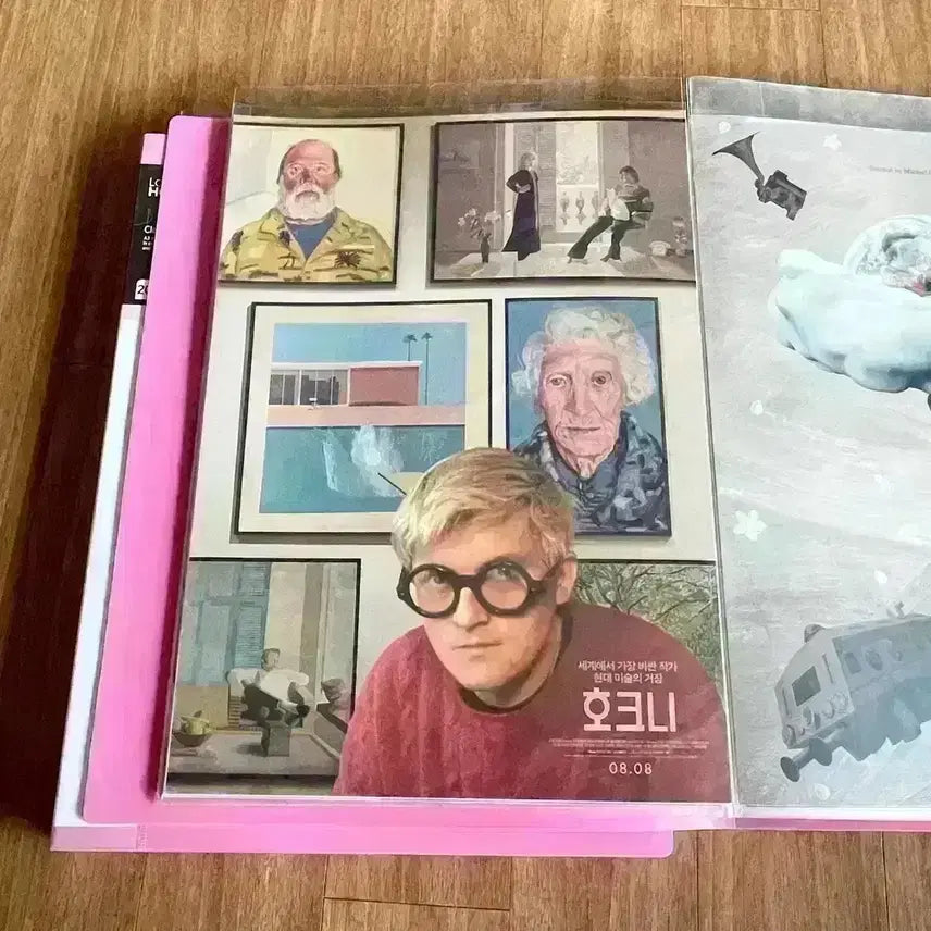 [BUNJANG] David Hockney "The Raver" (1966) Art Package: Badge and A3 Poster / 영화 호크니 뱃지 딴짓 패키지 A3 포스터 2019 데이비드 호크니