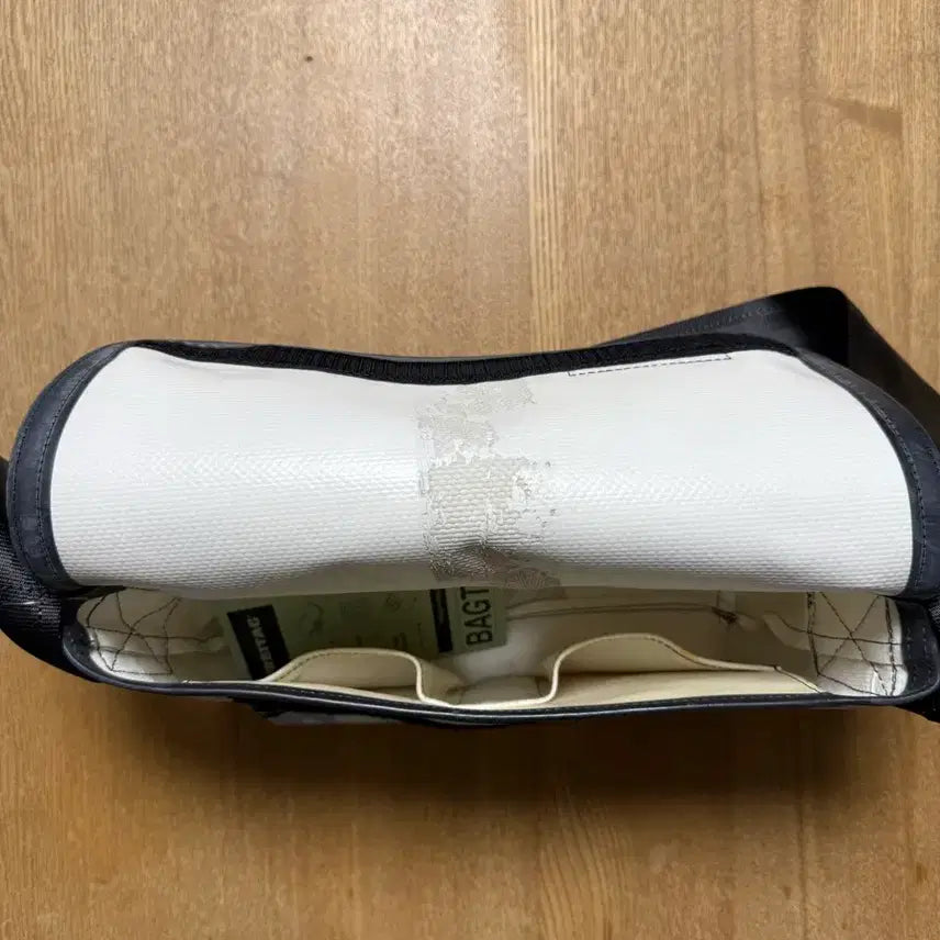 [BUNJANG] Freitag Hapao Hawaiian Print Messenger Bag / 프라이탁 하파오 전사 하와이파이브오