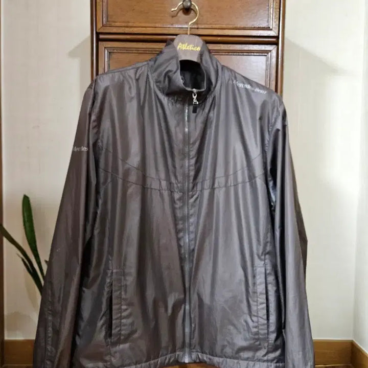 [BUNJANG] Mercedes-Benz Windbreaker Jacket Brown / 벤츠 Mercedes-Benz 바람막이 자켓 브라운