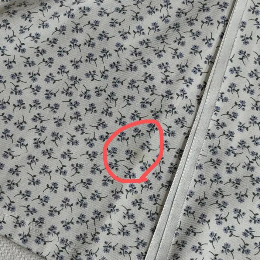 [BUNJANG] Brandy Melville Blue Floral Cami Top / 브랜디멜빌 블루 플라워 잔꽃 나시 탑