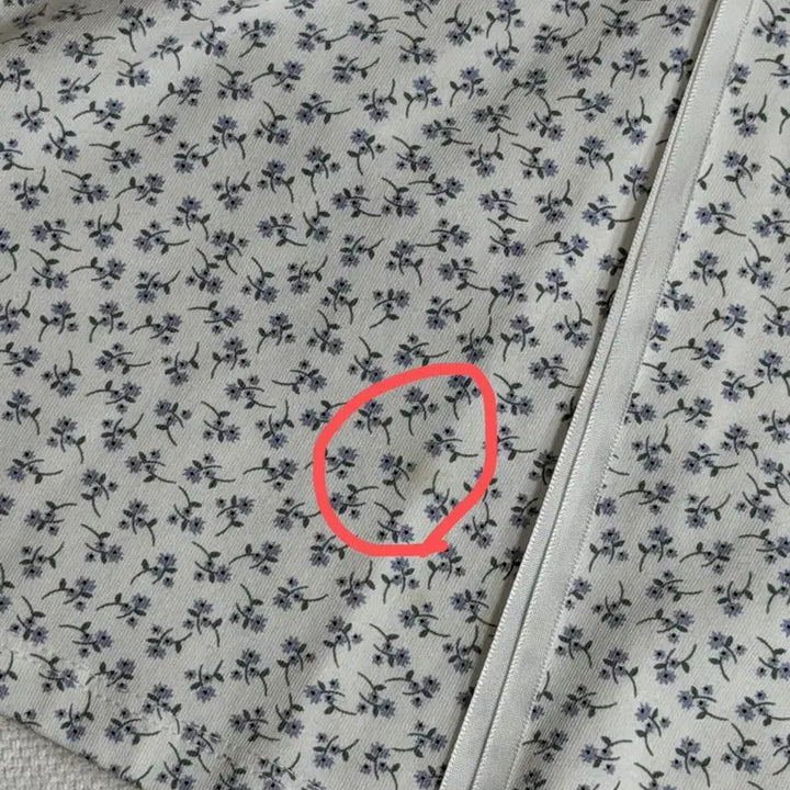 [BUNJANG] Brandy Melville Blue Floral Cami Top / 브랜디멜빌 블루 플라워 잔꽃 나시 탑