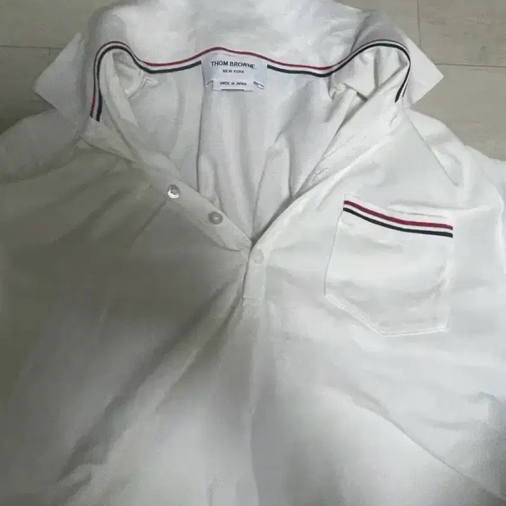 [BUNJANG] Thom Browne White Tricolor Stripe Pocket Short Sleeve T-Shirt / 톰브라운 화이트 삼선 포켓 반팔티