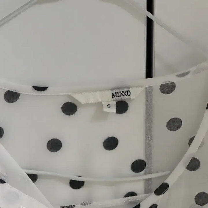 [BUNJANG] MIXXO White Black Dot Blouse / MIXXO 흰색 검정 도트 블라우스