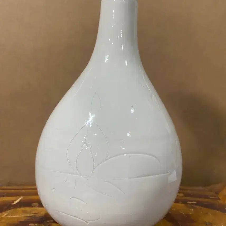 [BUNJANG] White Porcelain Trumpet Vase / 백자 도자기 나팔 주병