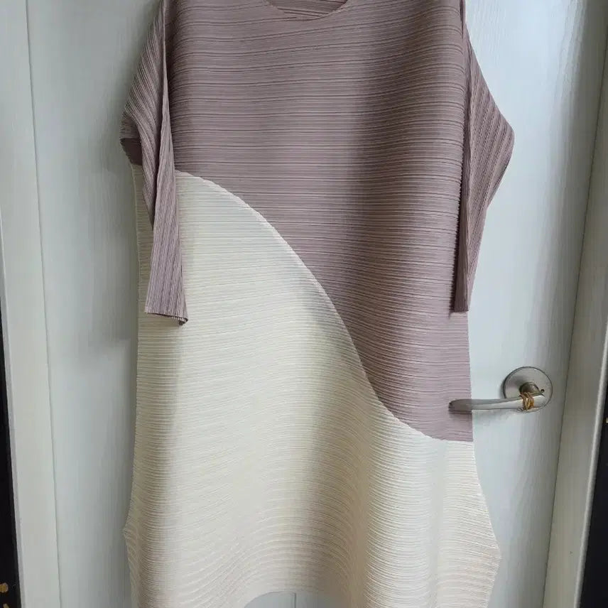 [BUNJANG] Pleated Color-Block Short Sleeve Dress (One Size) / 플리츠 배색 반팔 원피스 프리사이즈