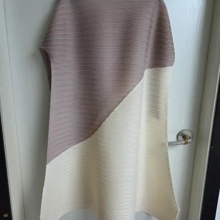 [BUNJANG] Pleated Color-Block Short Sleeve Dress (One Size) / 플리츠 배색 반팔 원피스 프리사이즈