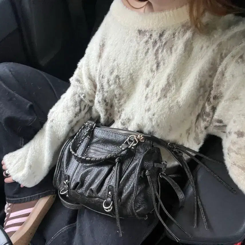 [BUNJANG] Bershka Strappy Worn Effect Bowling Bag / 버쉬카 스트랩 워른 이펙트 볼링백