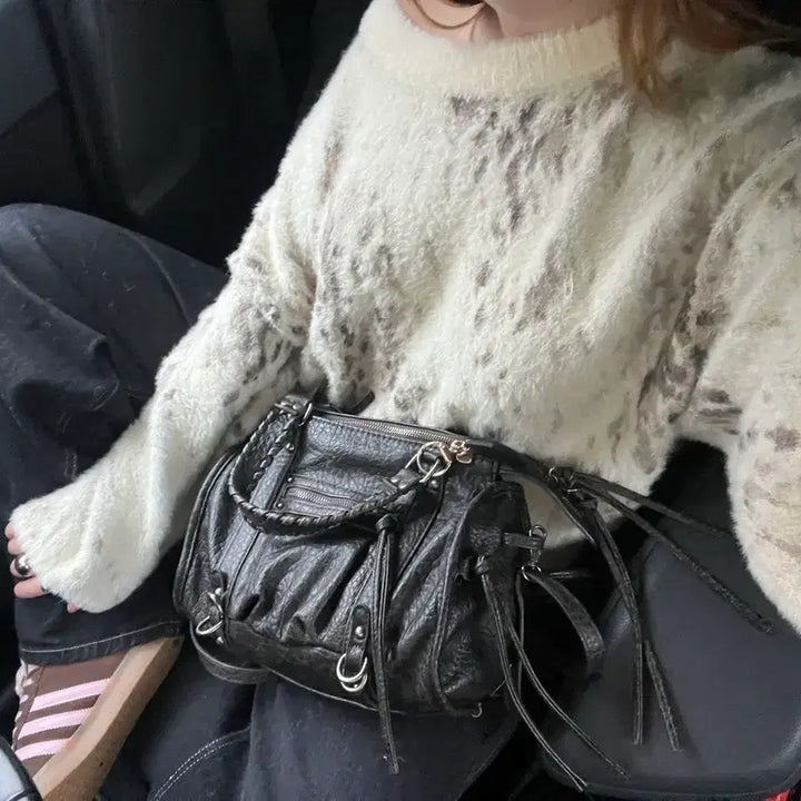 [BUNJANG] Bershka Strappy Worn Effect Bowling Bag / 버쉬카 스트랩 워른 이펙트 볼링백