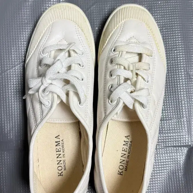 [BUNJANG] Connemara White Sneakers / 콘네마 화이트 스니커즈 240 판매합니다.
