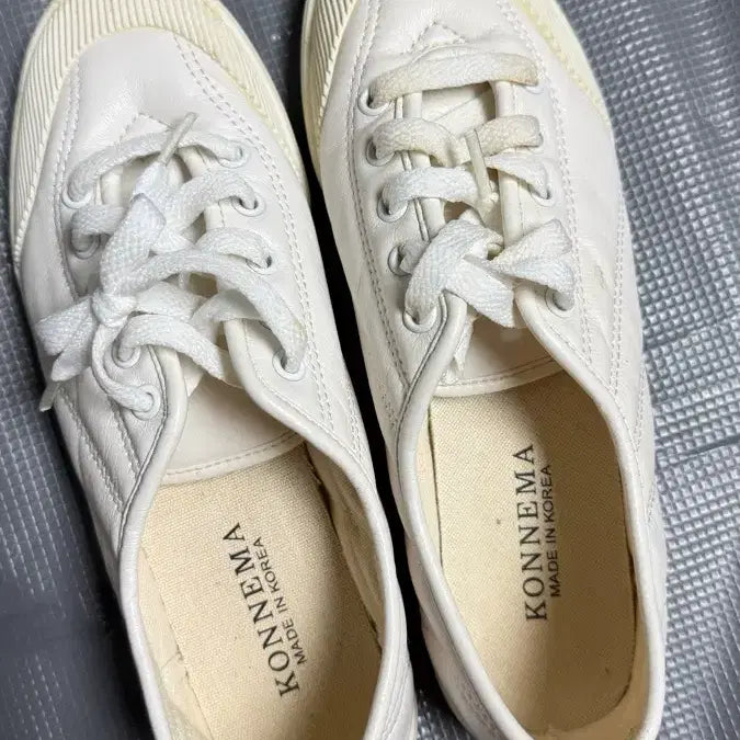 [BUNJANG] Connemara White Sneakers / 콘네마 화이트 스니커즈 240 판매합니다.