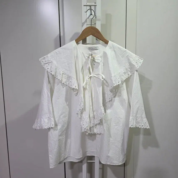 [BUNJANG] MAZZI Lace Collar Blouse - White / MAZZI 레이스 칼라 블라우스 화이트