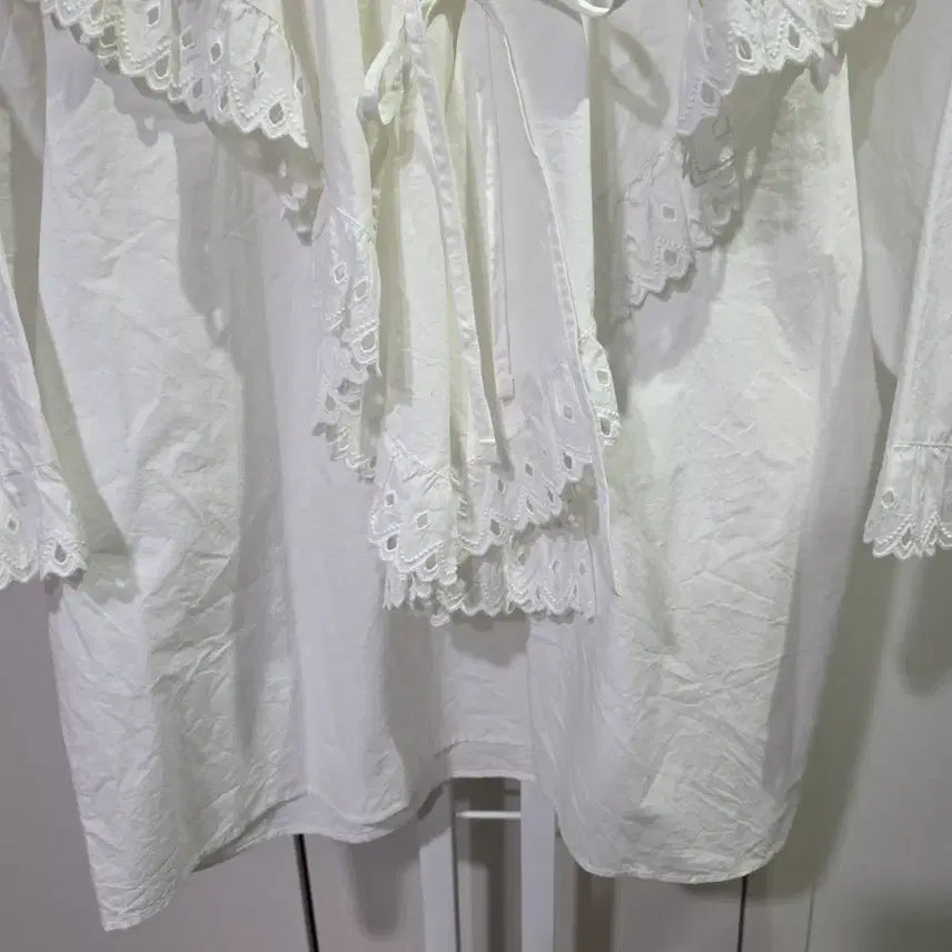 [BUNJANG] MAZZI Lace Collar Blouse - White / MAZZI 레이스 칼라 블라우스 화이트