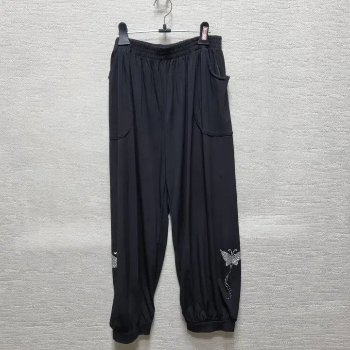 [BUNJANG] Black Cotton Wide-Leg Pants with Butterfly Embroidery / 바462 배기 바지