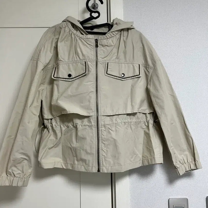 [BUNJANG] Crystal Trimmed Hooded Windbreaker Jacket XS / 수입 크리스탈 트리밍 후드 바람막이 자켓 xs