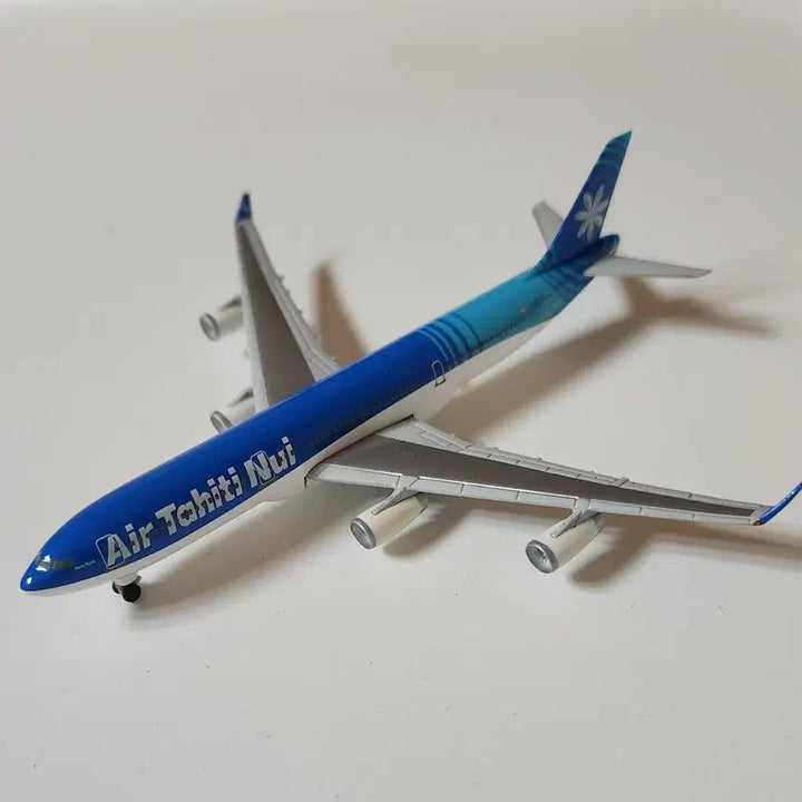 [BUNJANG] Herpa Air Tahiti A340-200 1:500 Scale Model / Herpa 에어 타히티 누이 A340-200 항공기 모형