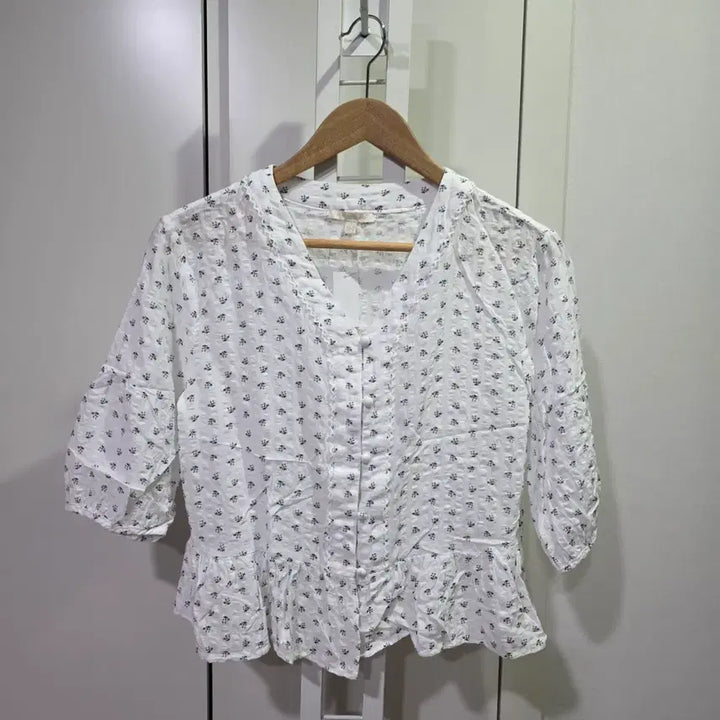 [BUNJANG] Plastic Island White Flower Blouse 7-Sleeve / 플라스틱아일랜드 화이트 플라워 블라우스 7부