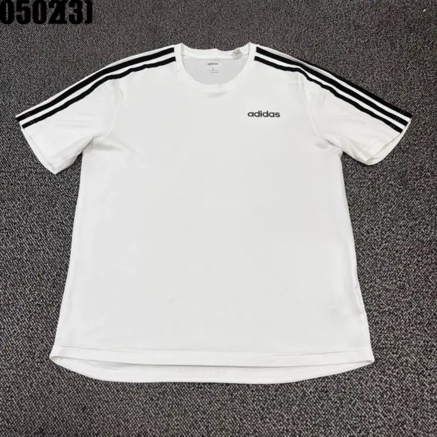 [BUNJANG] Adidas Three-Stripes White Short-Sleeve T-Shirt (L) / 아디다스 삼선 화이트 반팔 티셔츠l 0502