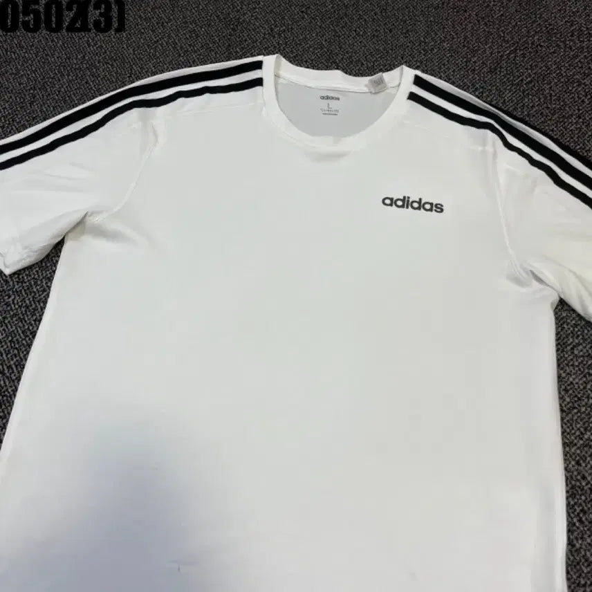 [BUNJANG] Adidas Three-Stripes White Short-Sleeve T-Shirt (L) / 아디다스 삼선 화이트 반팔 티셔츠l 0502