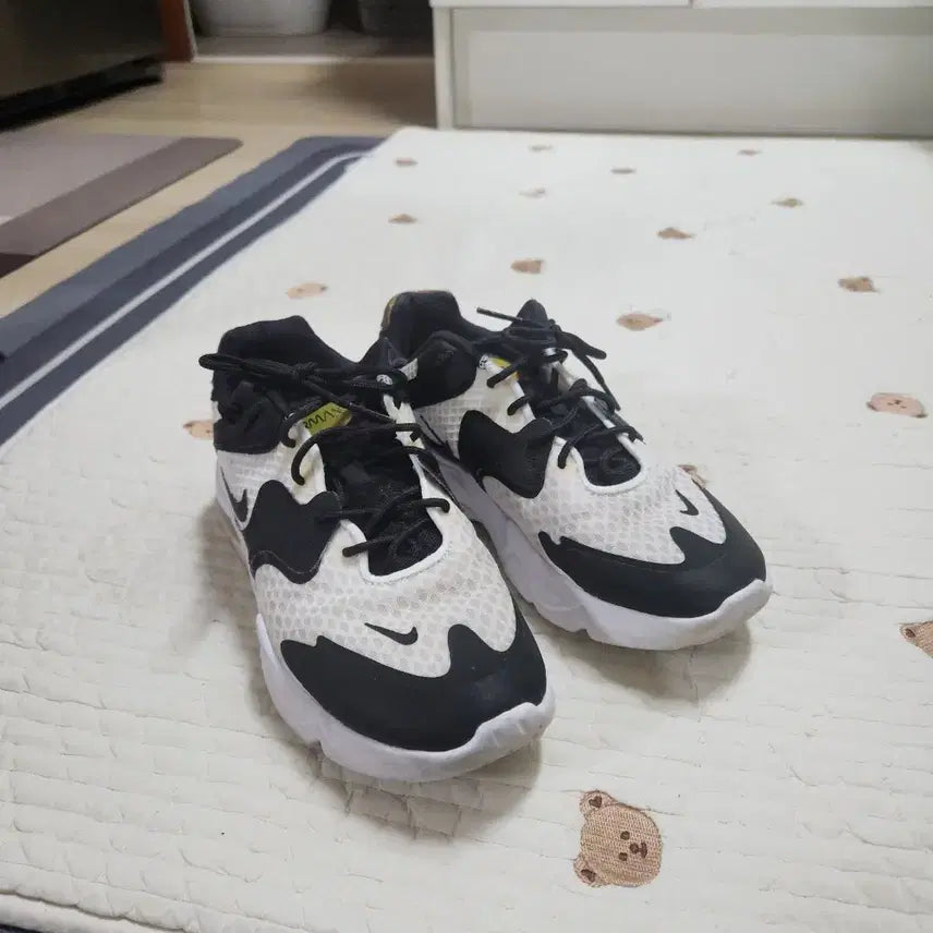 [BUNJANG] Nike Air Max 200 Sneakers (US 7, 240) / 나이키 에어맥스 200 (US 7) 240
