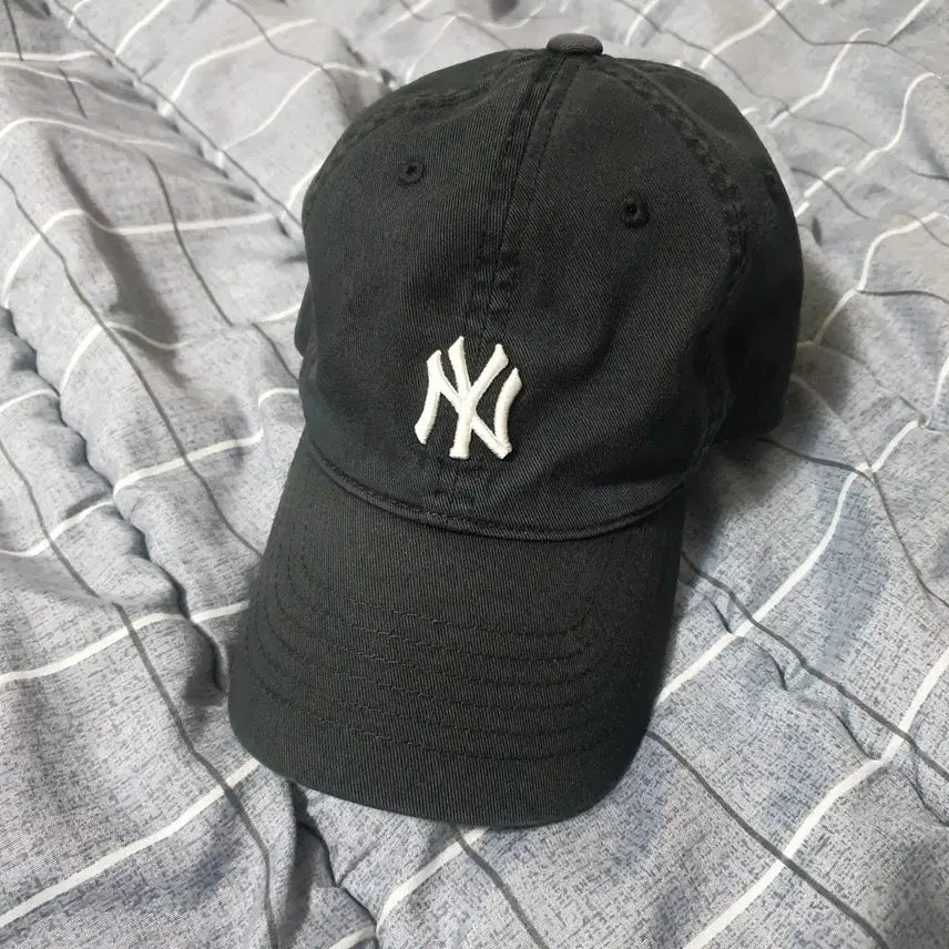 [BUNJANG] MLB New York Yankees Black Ball Cap / MLB 뉴욕 양키스 블랙 볼캡