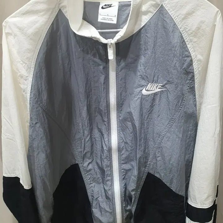 [BUNJANG] Nike Lightweight Woven Windbreaker Jacket / 나이키 경랑 우븐 윈드브레이커