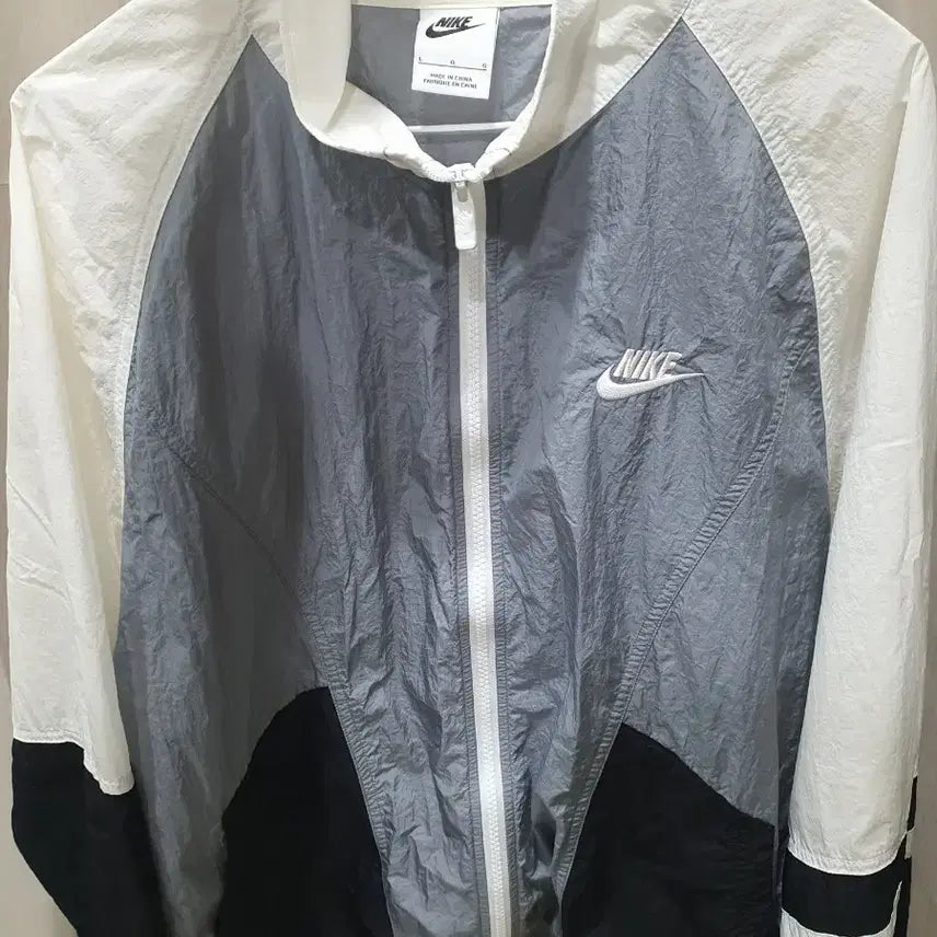 [BUNJANG] Nike Lightweight Woven Windbreaker Jacket / 나이키 경랑 우븐 윈드브레이커