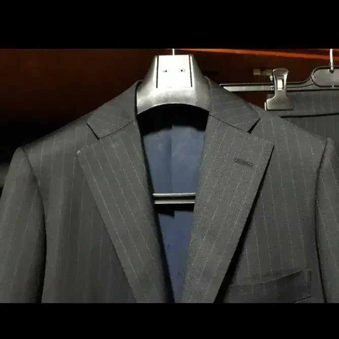 [BUNJANG] Tomorrowland Edwin Woodhouse Navy Stripe Wool Suit (Size 48) / [판매]Tomorrowland(투모로우랜드)에드윈 우드하우스 네이비 수트
