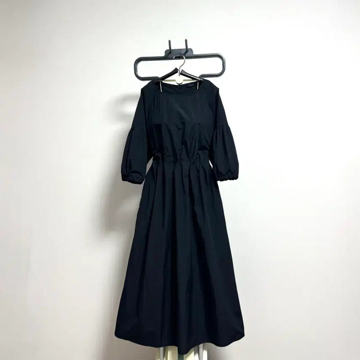 [BUNJANG] The Izzat Black Midi Dress Free Size / 더아이잗 원피스