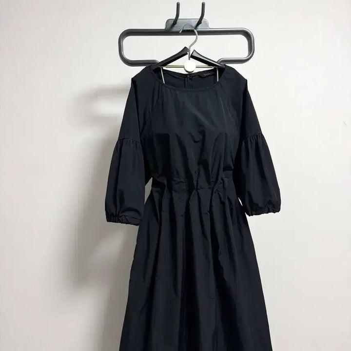 [BUNJANG] The Izzat Black Midi Dress Free Size / 더아이잗 원피스
